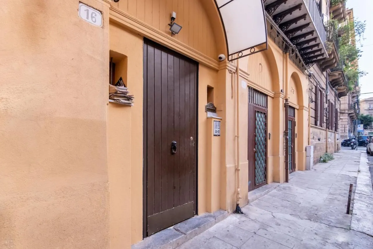 Apartment Oliveri Vintage House At Politeama Palermo Italy